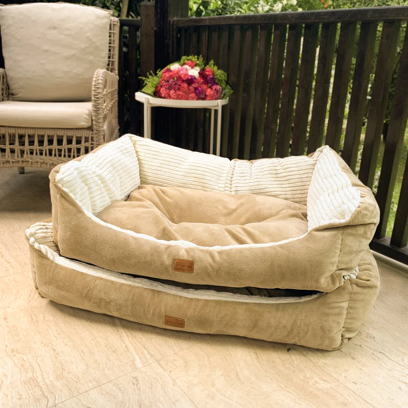 Get the best of both worlds with this Calming Dog Bed. It's made of soft, plush fabric and features a removable cover for easy cleaning.