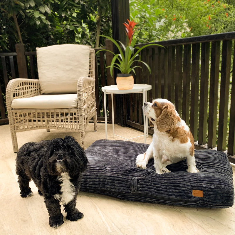 This orthopedic dog bed has a uniquely designed foam core, featuring a supportive and comforting foam that contours to your dog's body.