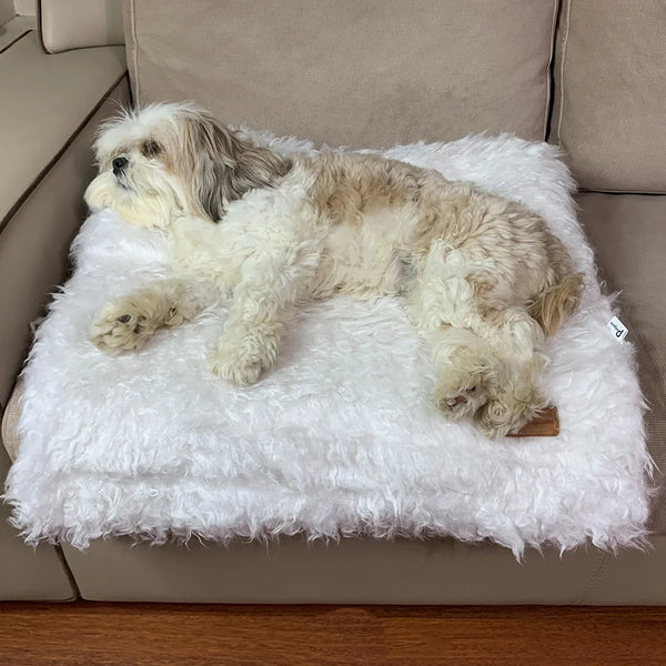 Sofia Faux Fur Dog Bed Couch Protector, Washable Dog Bed is the perfect solution for your pet's bed. This faux fur dog bed is machine-washable and comes with a removable cover.